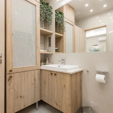 District Flat شقة